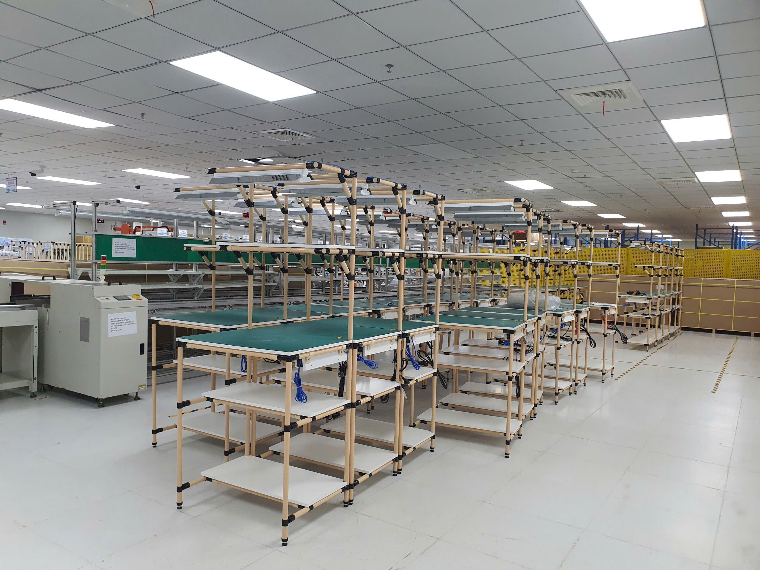 Giới Thiệu Bàn Thao Tác Ống Thép Bọc Nhựa – Bền, Tùy Biến Cao, Giá Hợp Lý